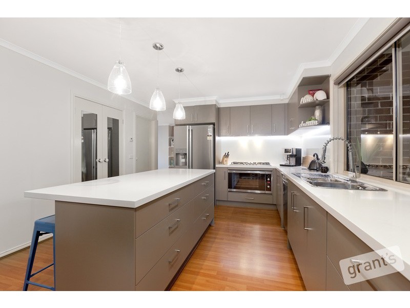 48 Golden Grove Drive, Narre Warren South VIC 3805