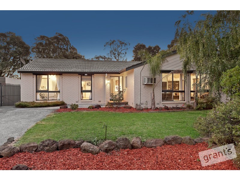 15 Carluke Close, Berwick VIC 3806