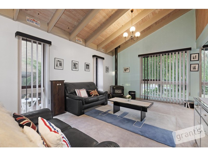 15 Carluke Close, Berwick VIC 3806