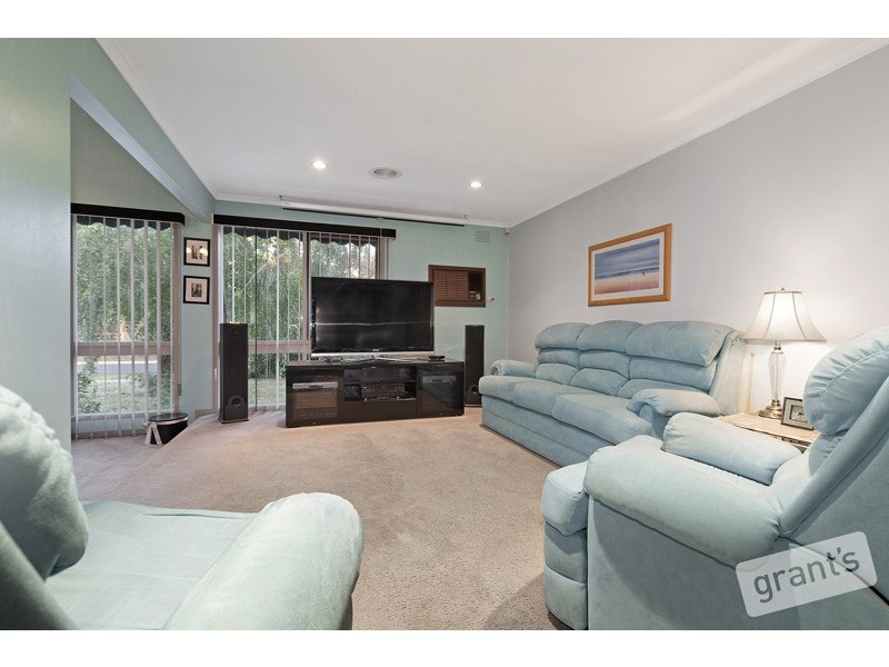 15 Carluke Close, Berwick VIC 3806