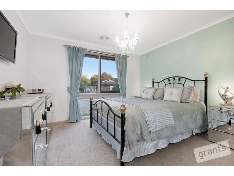 15 Carluke Close, Berwick VIC 3806