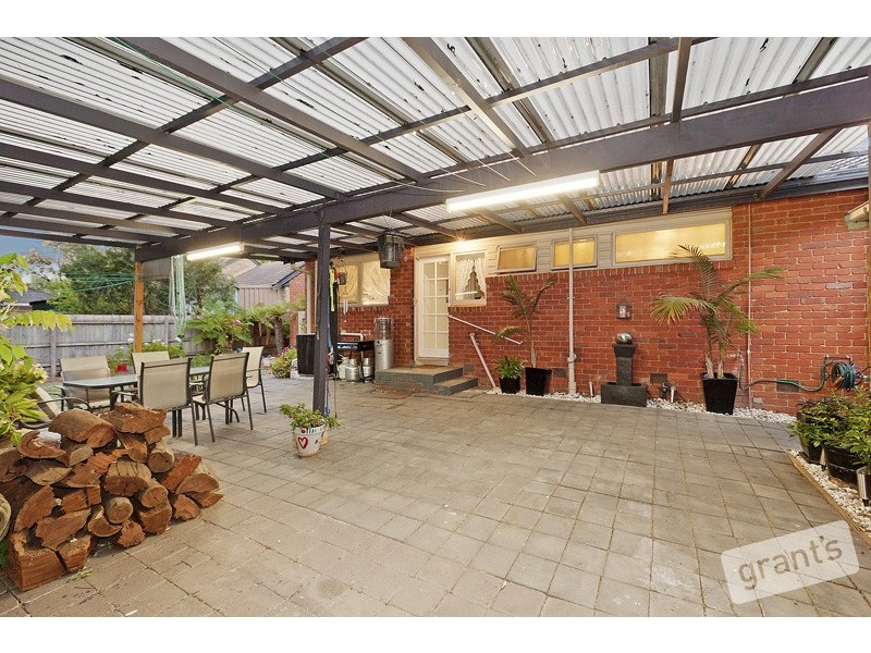 15 Carluke Close, Berwick VIC 3806