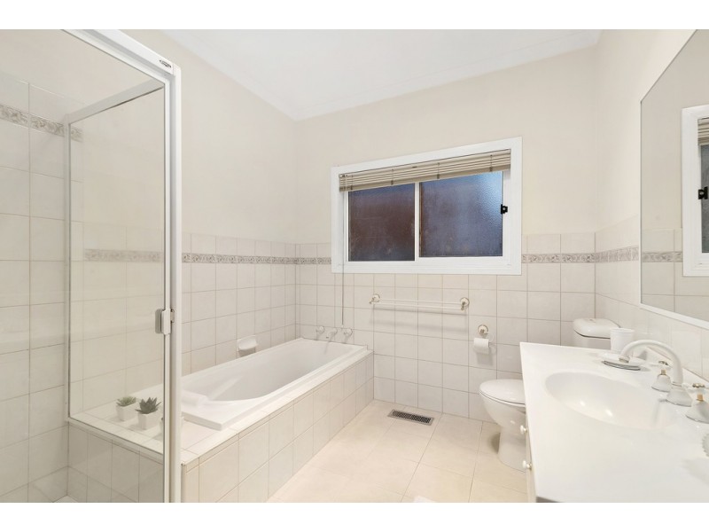 46 Edgbaston Circuit, Berwick VIC 3806