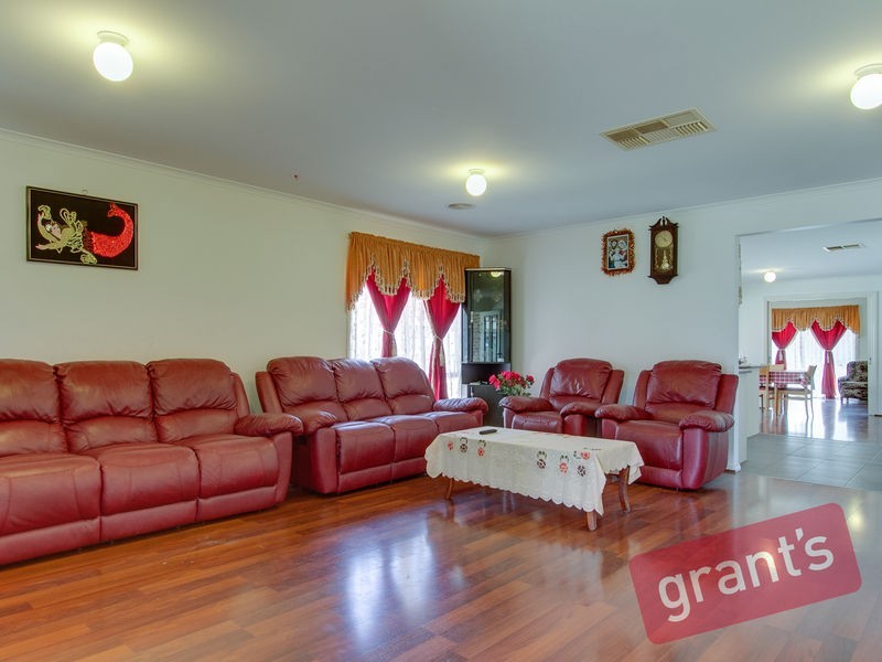 8 Palmer Drive, Narre Warren VIC 3805