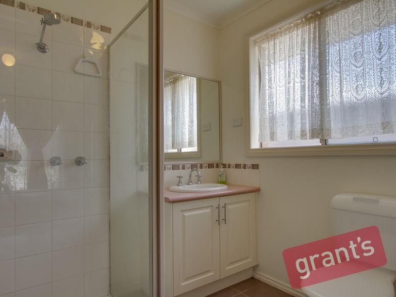 8 Palmer Drive, Narre Warren VIC 3805