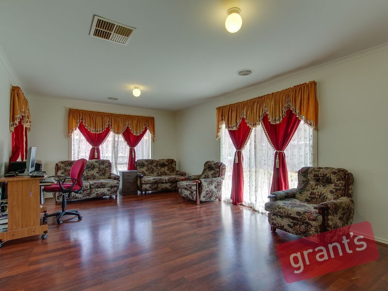 8 Palmer Drive, Narre Warren VIC 3805