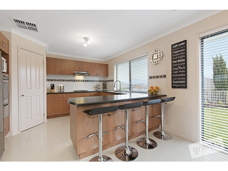 127 Robinswood Parade, Narre Warren South VIC 3805