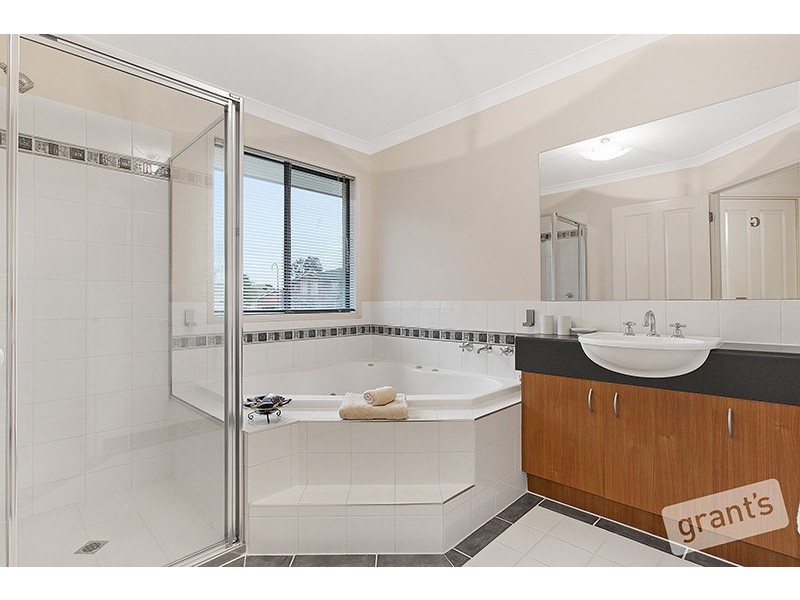 127 Robinswood Parade, Narre Warren South VIC 3805