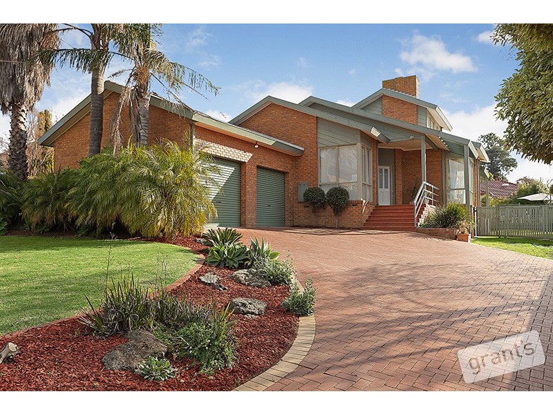 12 McKay Close, Berwick VIC 3806