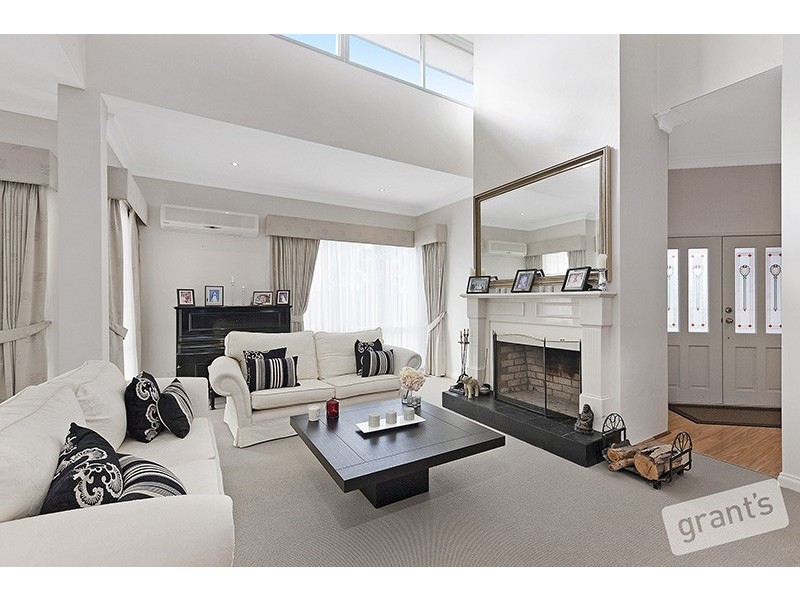 12 McKay Close, Berwick VIC 3806