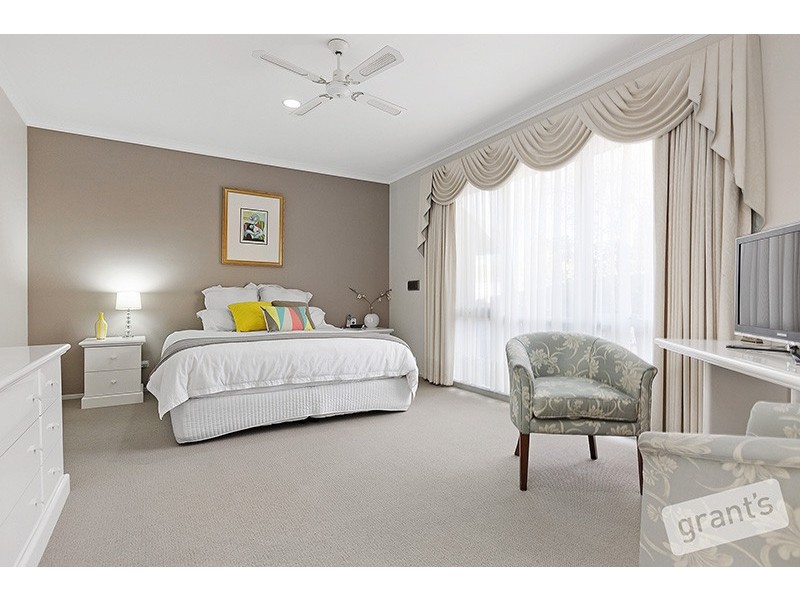 12 McKay Close, Berwick VIC 3806