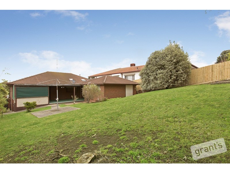 24 Rheanva Street, Berwick VIC 3806