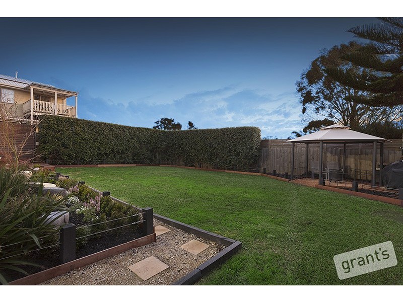 62 Strathavan Drive, Berwick VIC 3806