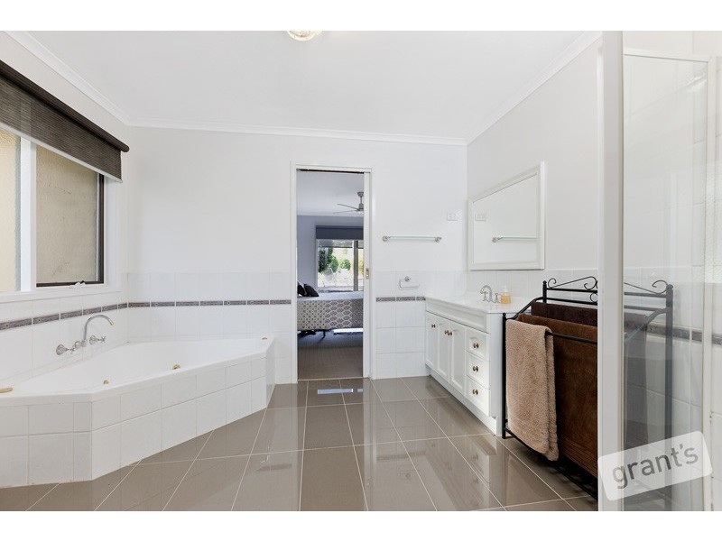 47 Browns Road, Devon Meadows VIC 3977