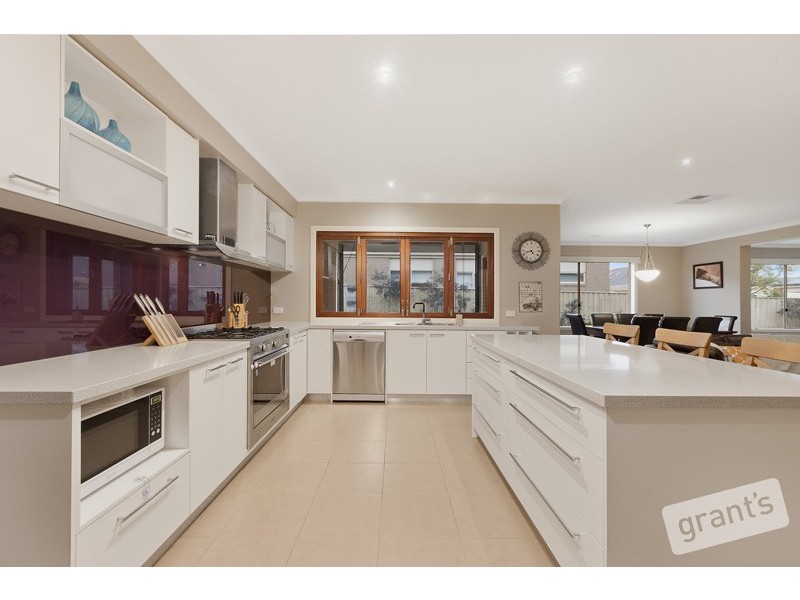 19 Marbelia Drive, Berwick VIC 3806