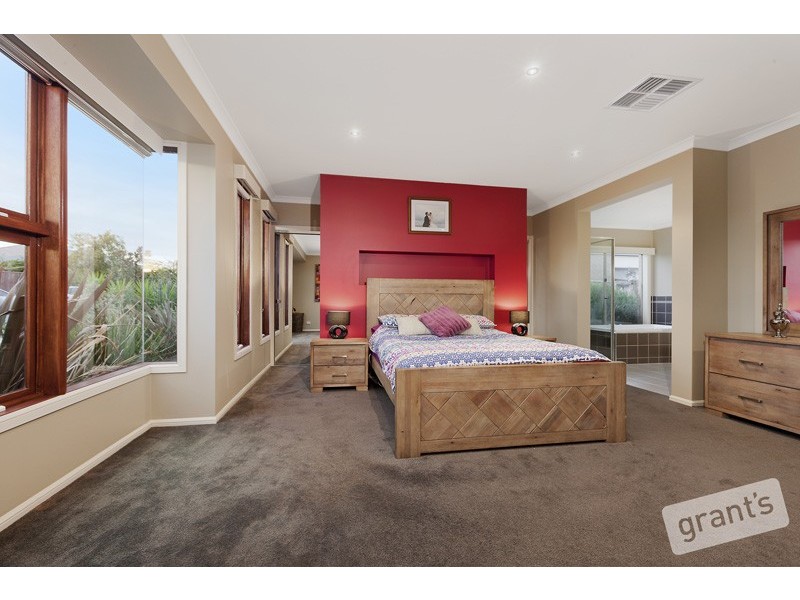 19 Marbelia Drive, Berwick VIC 3806