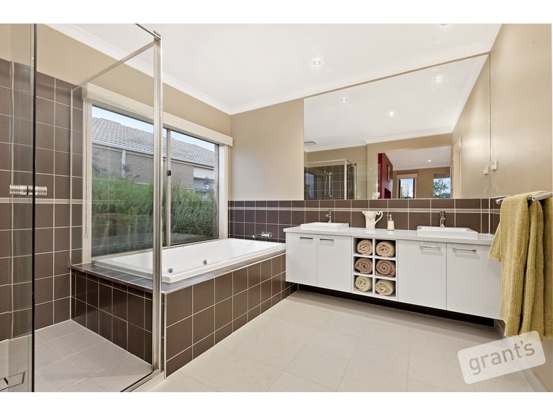 19 Marbelia Drive, Berwick VIC 3806