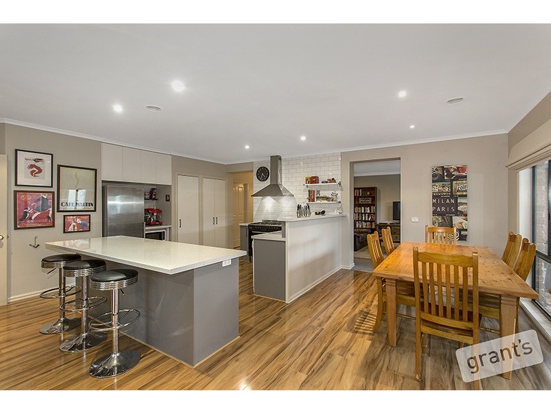 42 Wood Road, Narre Warren South VIC 3805