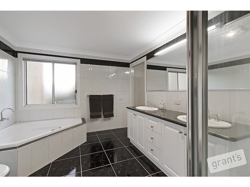 18 Natren Court, Berwick VIC 3806