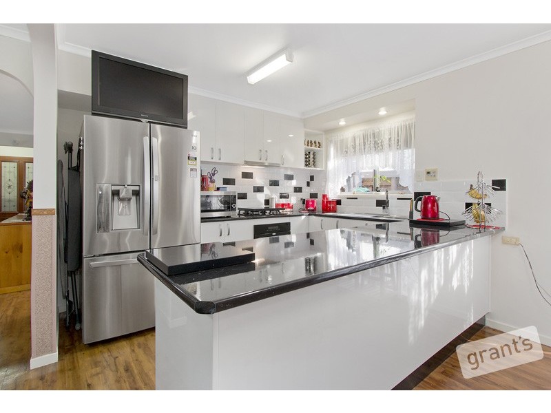 6 Ashton Rise, Narre Warren South VIC 3805