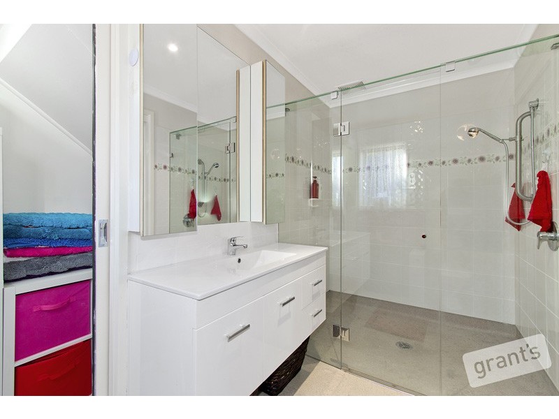 6 Ashton Rise, Narre Warren South VIC 3805