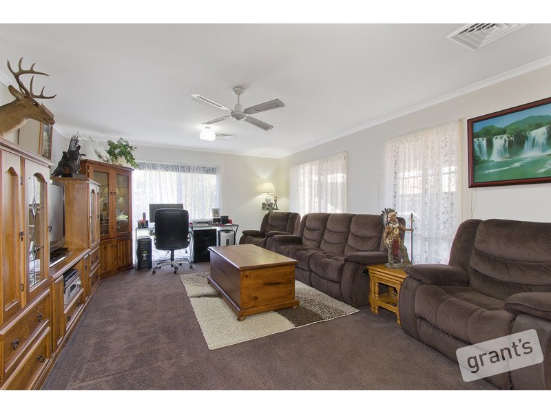 6 Ashton Rise, Narre Warren South VIC 3805