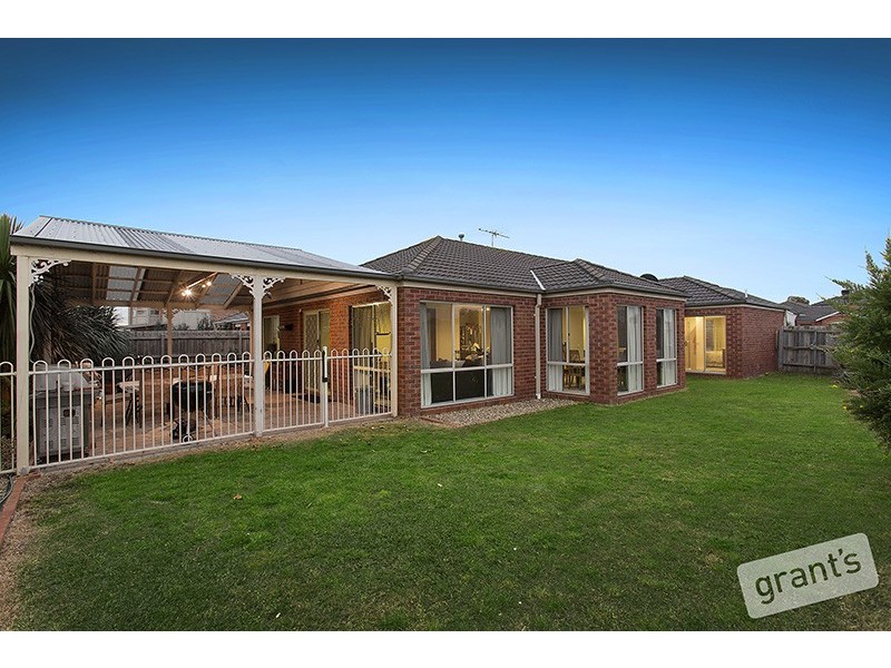 27 Pendulum Place, Berwick VIC 3806