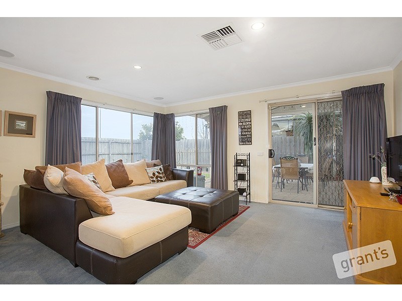 27 Pendulum Place, Berwick VIC 3806