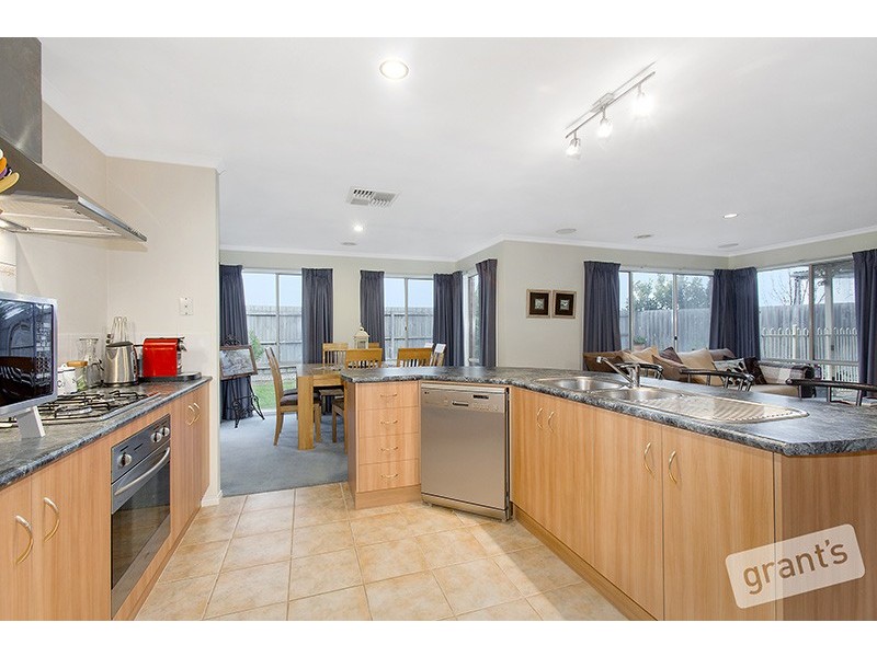 27 Pendulum Place, Berwick VIC 3806