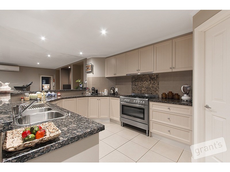 17 Rose Garden Court, Narre Warren North VIC 3804