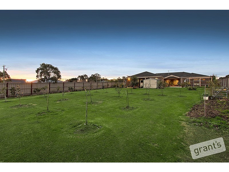 17 Rose Garden Court, Narre Warren North VIC 3804