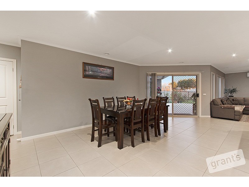17 Rose Garden Court, Narre Warren North VIC 3804