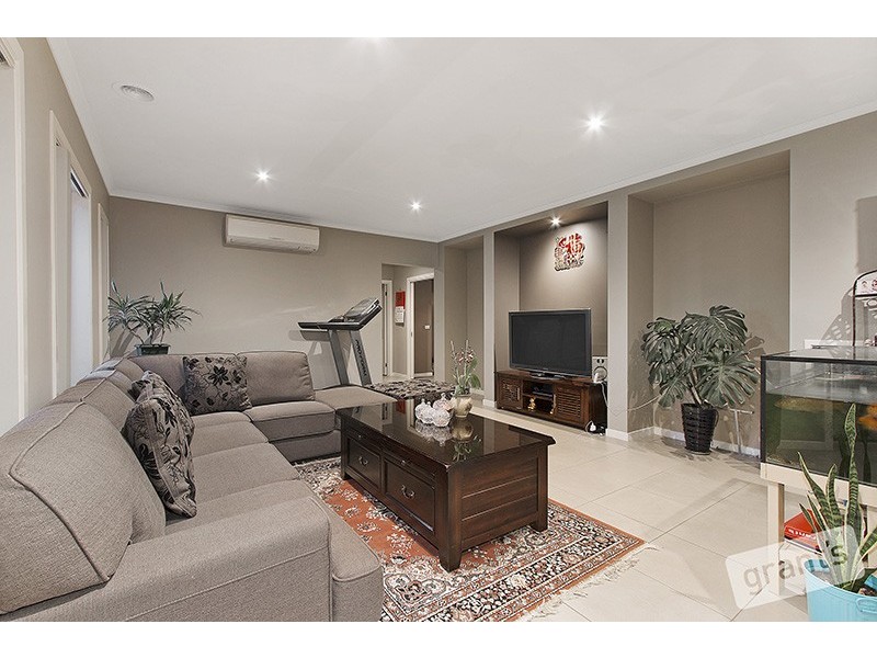 17 Rose Garden Court, Narre Warren North VIC 3804