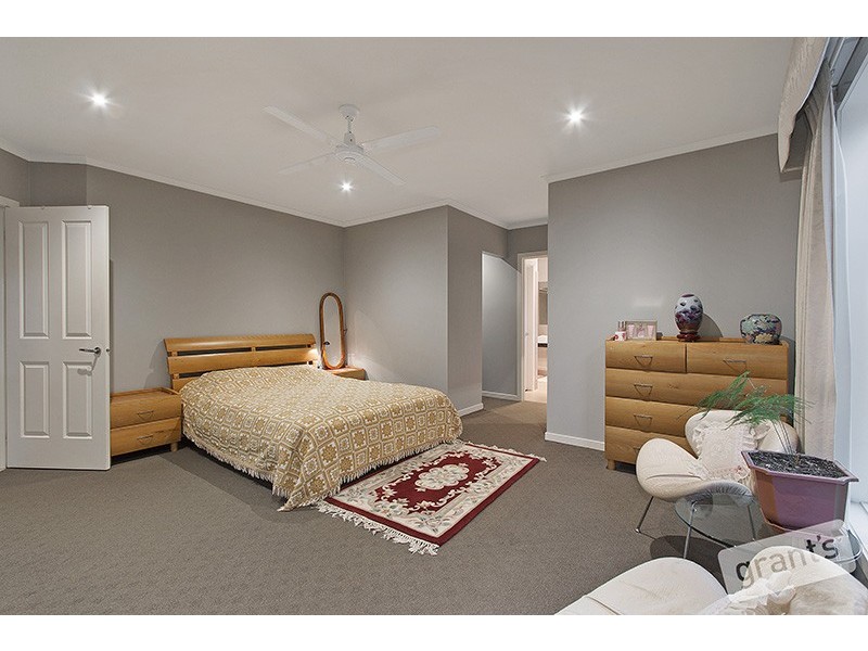 17 Rose Garden Court, Narre Warren North VIC 3804