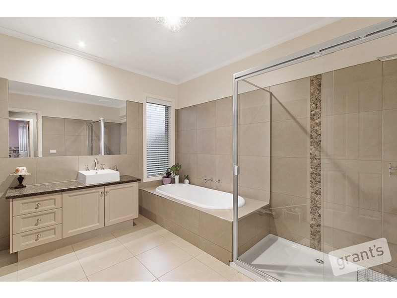 17 Rose Garden Court, Narre Warren North VIC 3804