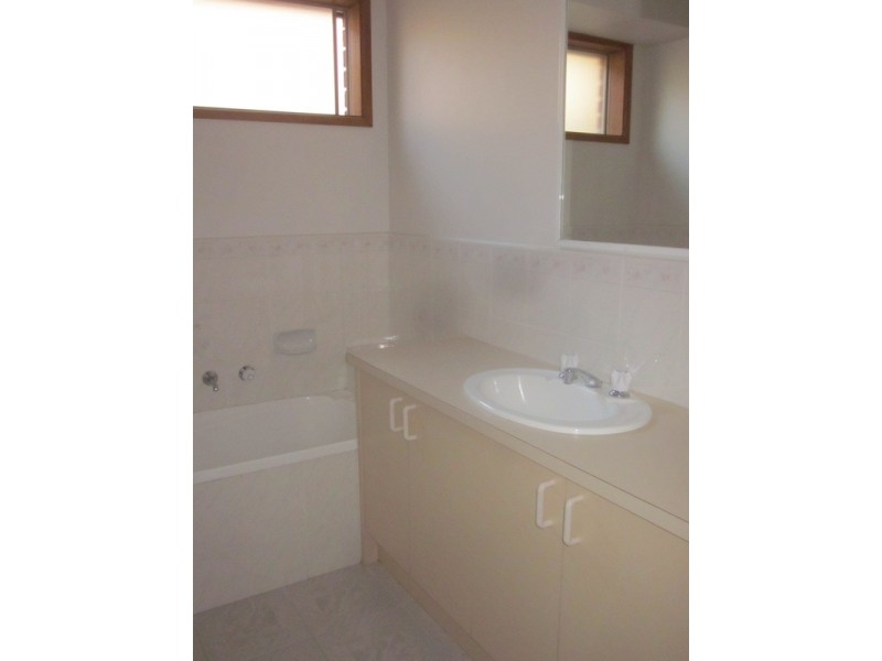 20 Andrea Crescent, Cranbourne North VIC 3977