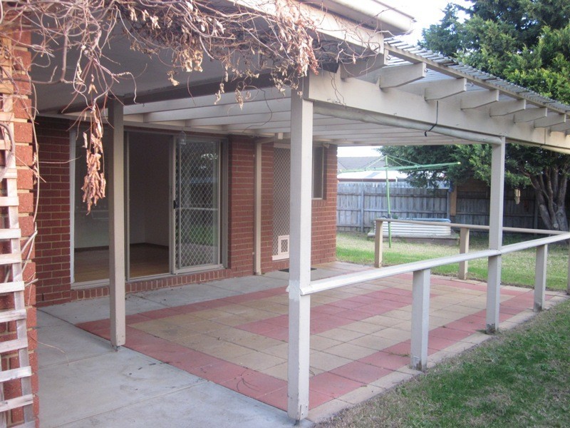 20 Andrea Crescent, Cranbourne North VIC 3977