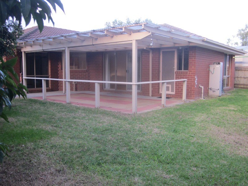 20 Andrea Crescent, Cranbourne North VIC 3977