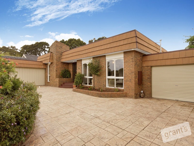 25 Bournevale Drive, Berwick VIC 3806