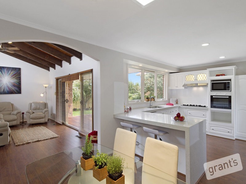 25 Bournevale Drive, Berwick VIC 3806