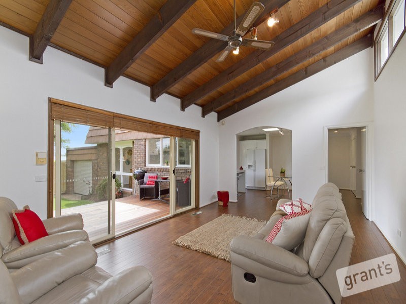 25 Bournevale Drive, Berwick VIC 3806