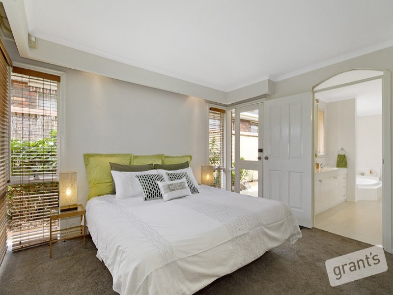 25 Bournevale Drive, Berwick VIC 3806