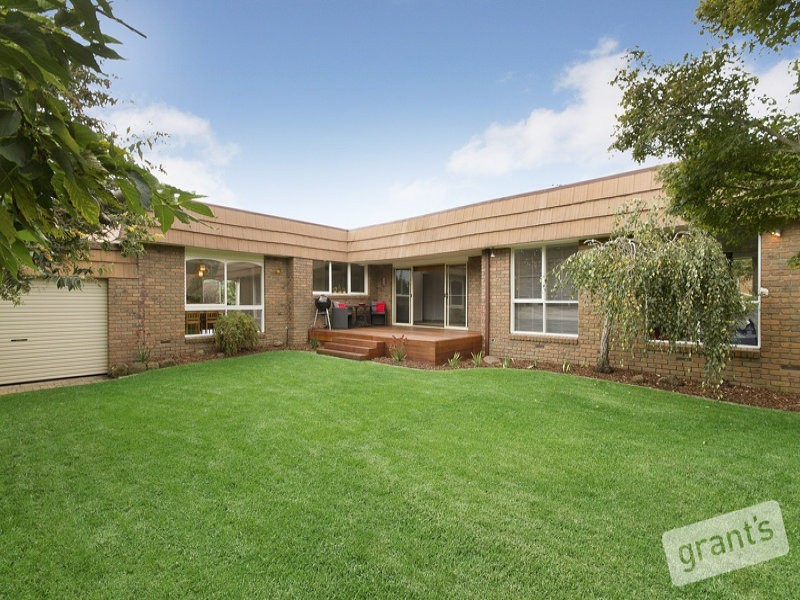 25 Bournevale Drive, Berwick VIC 3806