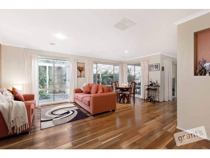 17 Kinsale View, Berwick VIC 3806