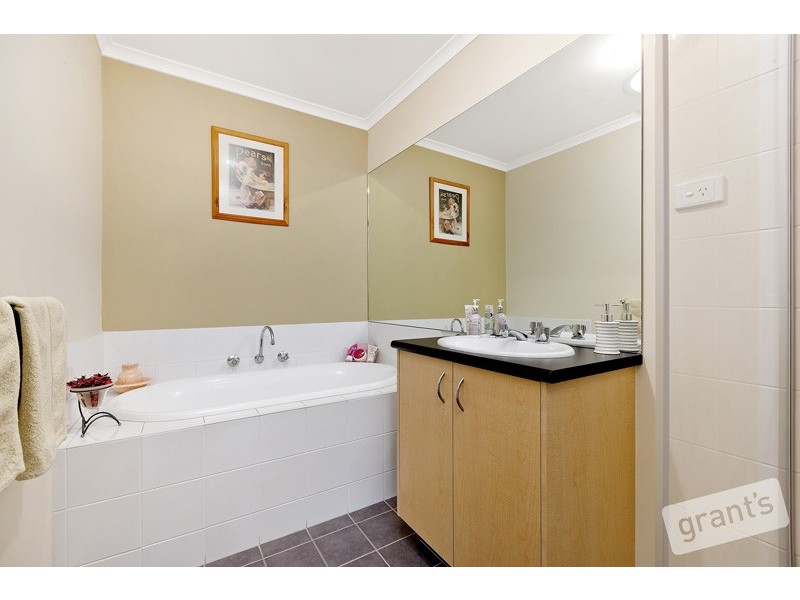 17 Kinsale View, Berwick VIC 3806