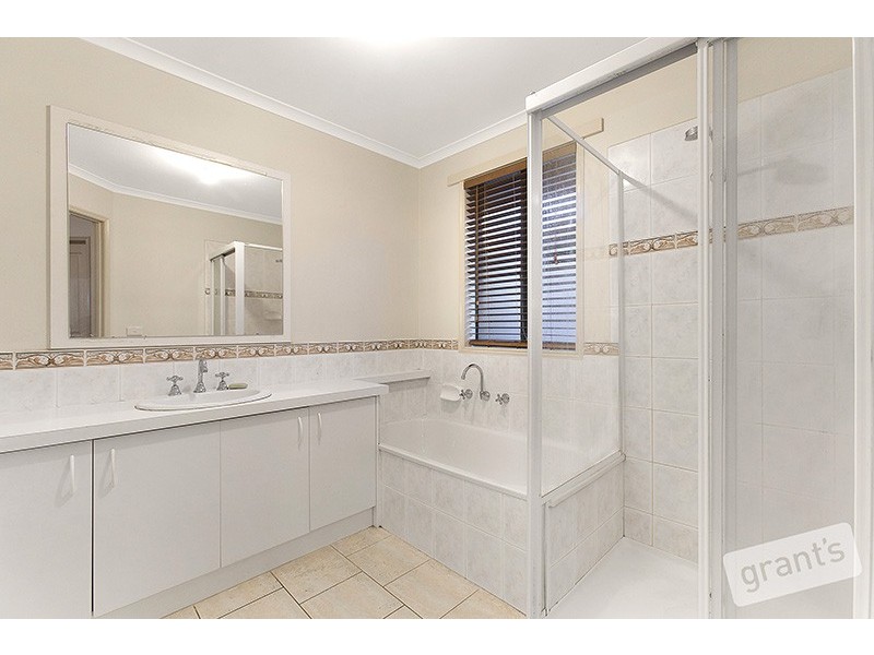 21 Shaftsbury Avenue, Berwick VIC 3806