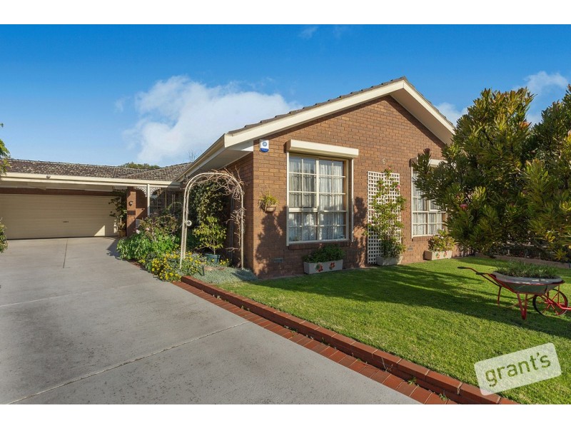 6 Daniher Close, Berwick VIC 3806