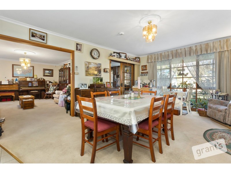 6 Daniher Close, Berwick VIC 3806