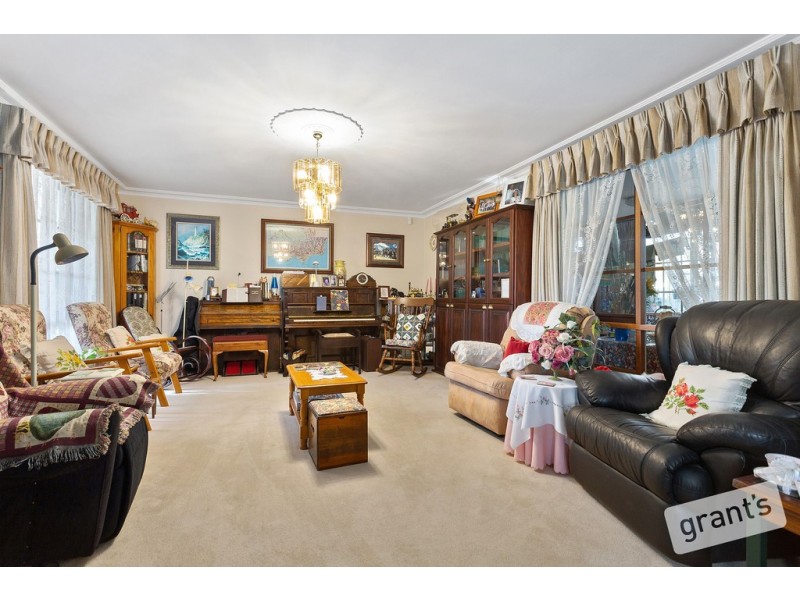 6 Daniher Close, Berwick VIC 3806