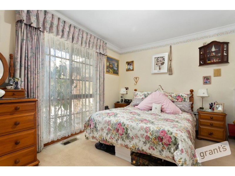 6 Daniher Close, Berwick VIC 3806